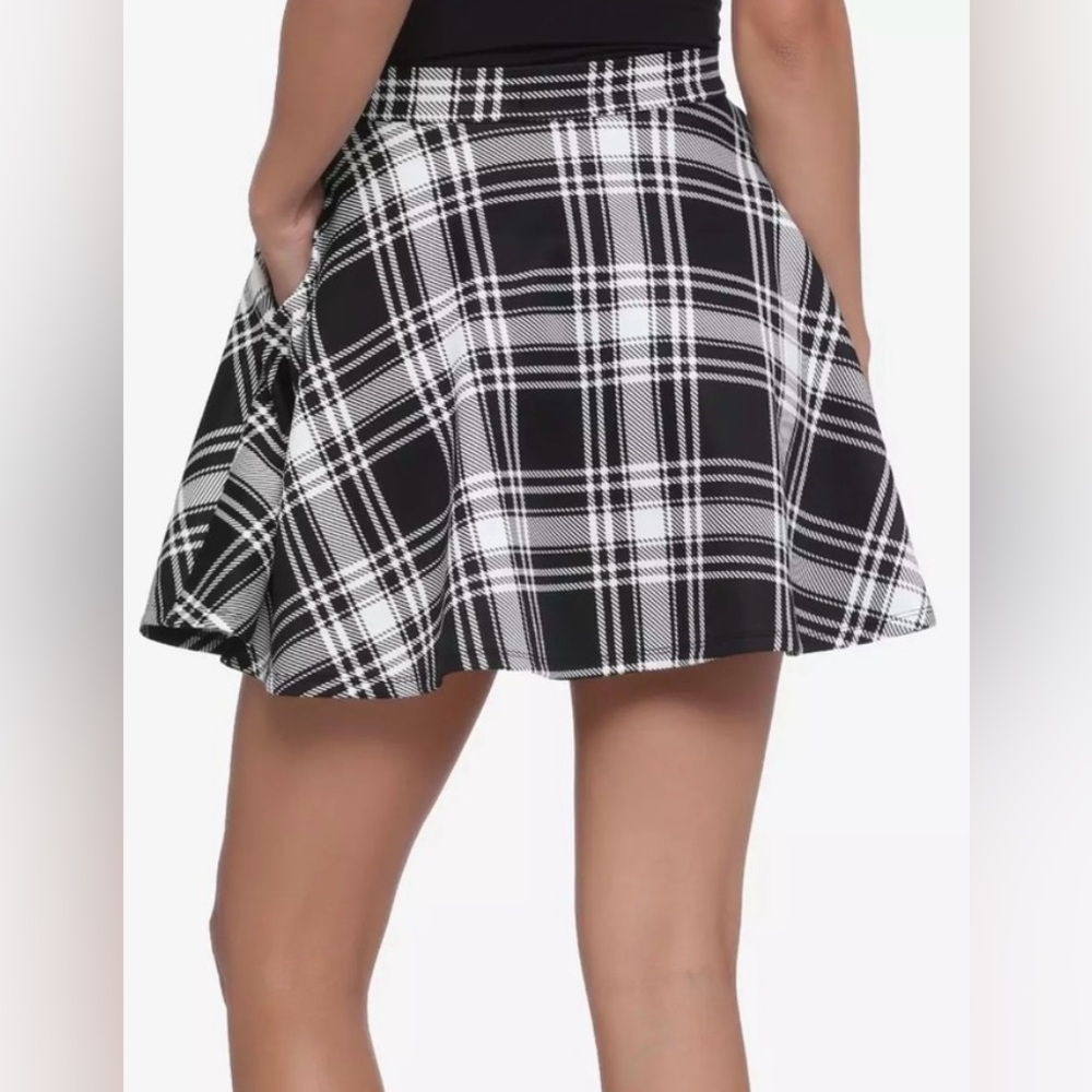 Hot Topic Skater Style Skirt Plaid Pattern in Black & White colors Size S